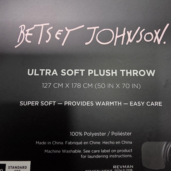 Betsey Johnson Rose Print Throw Blanket - Picture 7 of 7